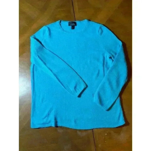 J Crew Italian cashmere sweater size XS flaws shown in pictures has a few hole - Picture 4 of 10